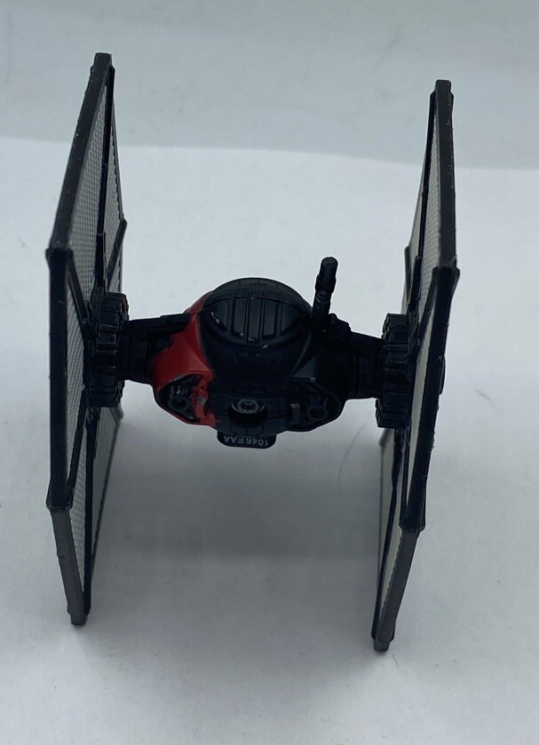 Mattel HMH93 Hot Wheels Star Wars Starship Select FIRST