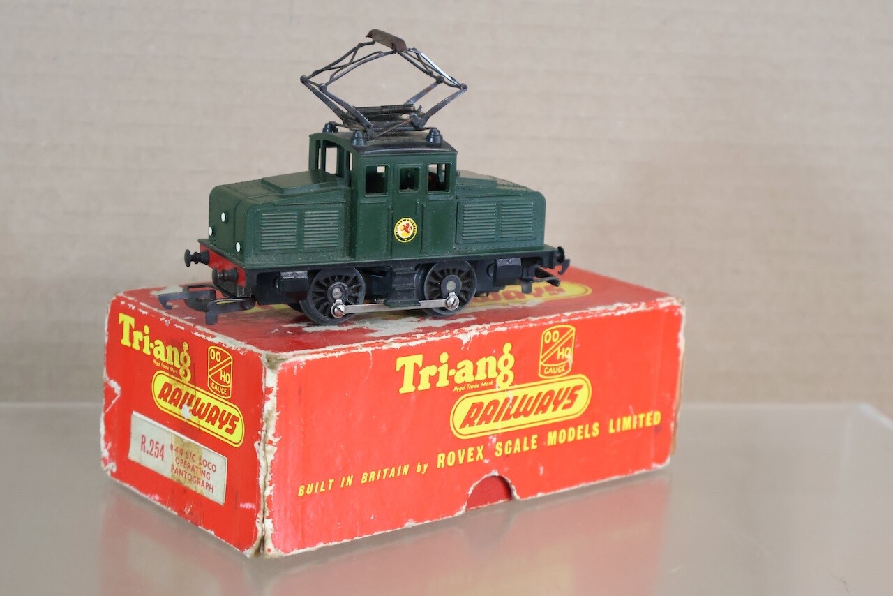 TRIANG R254 BR GREEN 0-4-0 STEEPLE CAB ELECTRIC LOCOMOTIVE BOXED 1oi ...