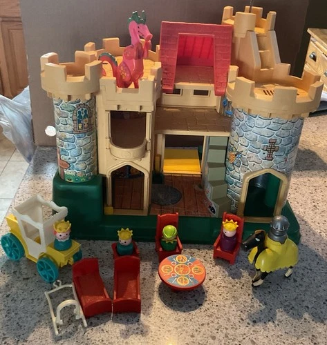 Vintage Fisher Price Little People Castle # 933 W Accessories 1970’s Incomplete