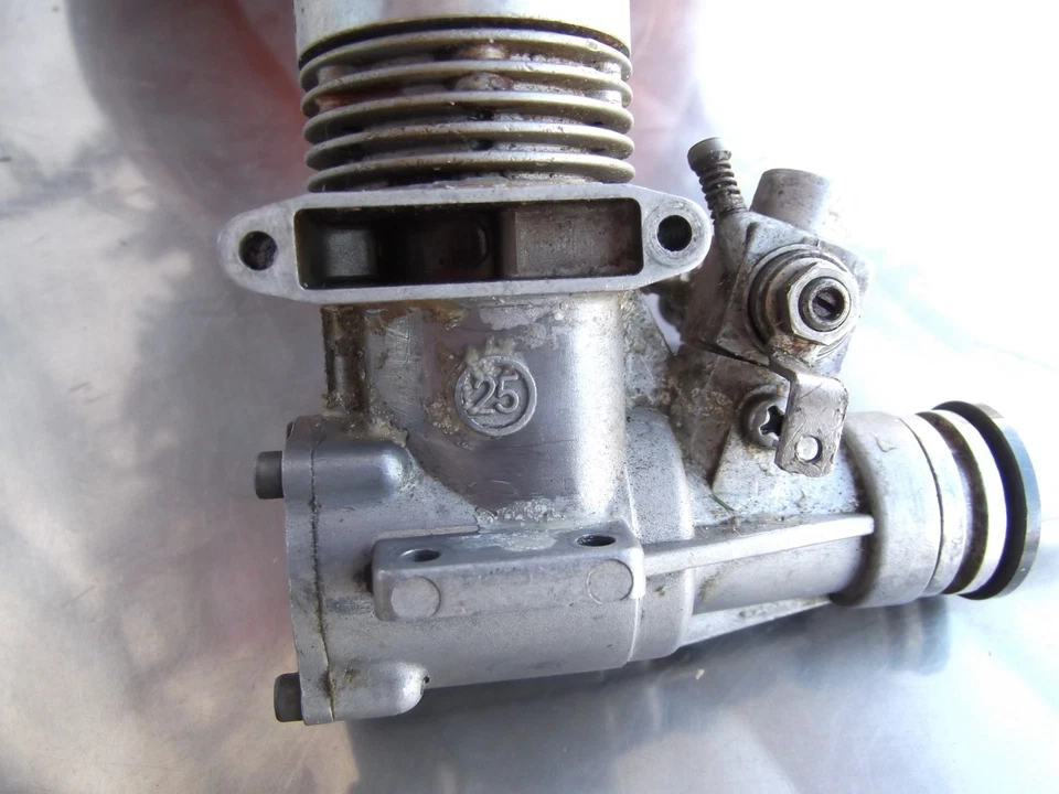 Ancien moteur thermique modélisme rc OS MAX SF 25 - Photo 2/3