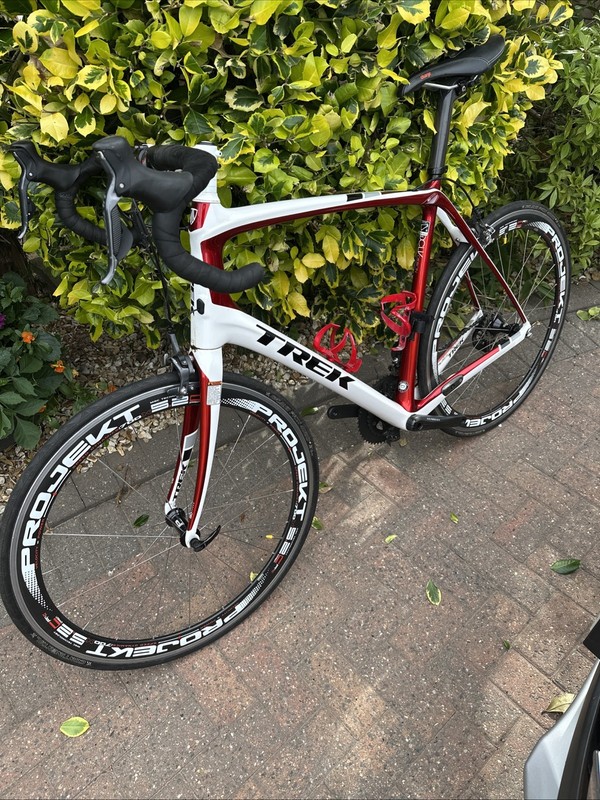 Trek Madone 5.2 Carbon 62 Cm Road Bike with Ultegra Di2 Carbon Wheels Excellent