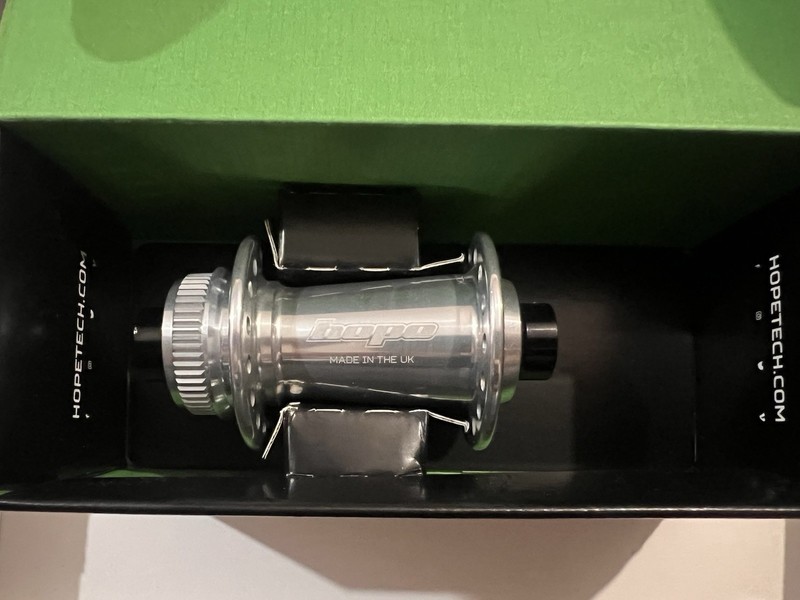 Ex Display Hope Pro 5 Front Hub Silver 32h Centre Lock Disc