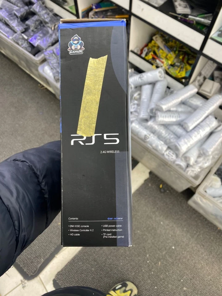 RS5 2.4G Wireless TV Video Game Console ? Built-in Retro Games | Dual Controller - Image 4 of 4