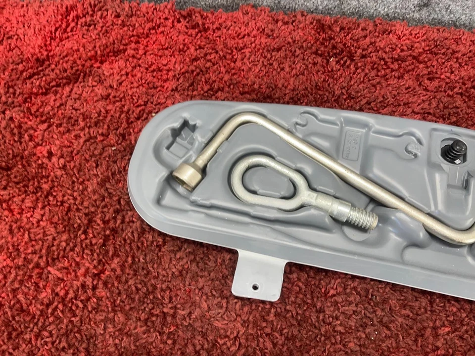 Conjunto de panel de herramientas de maletero trasero BMW 2000-2006 E46 ZHP OEM * Foto 2 de 4