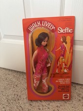 VINTAGE MATTEL 1971 BARBIE FRIEND WALK LIVELY STEFFIE NRFB BEAUTIFUL MINOR WEAR
