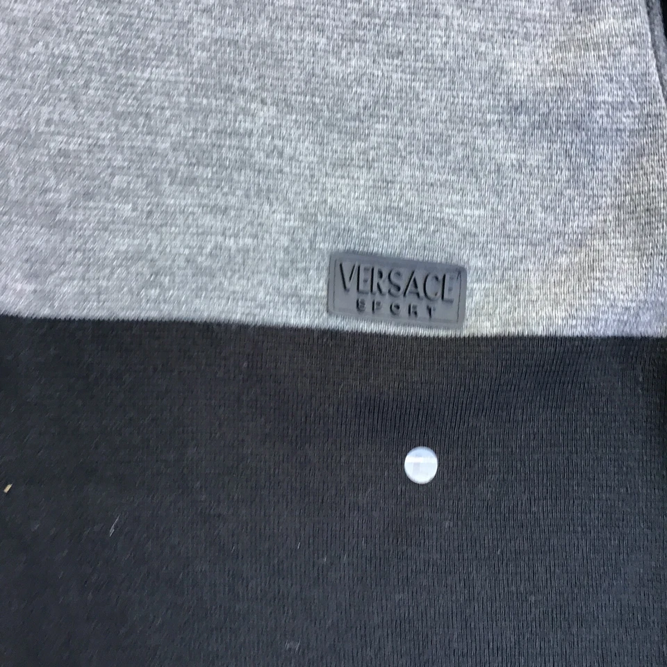 Suéter Pullover Versace Sport Lana Merino Cuello en V Gris Negro Talla Grande Foto 4 de 4