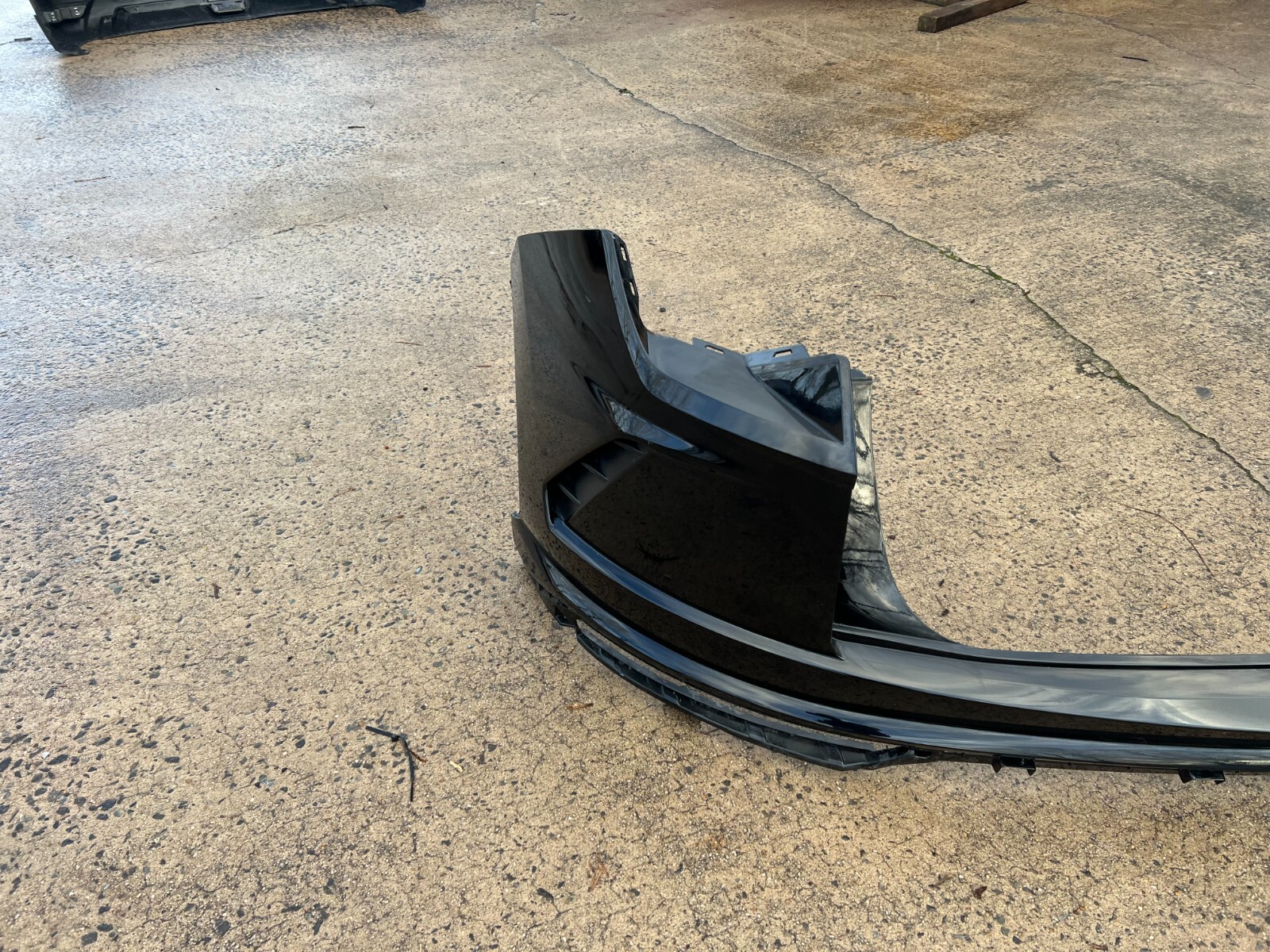 2019 2020 2021 2022 2023 LAMBORGHINI URUS REAR BUMPER OEM BLACK