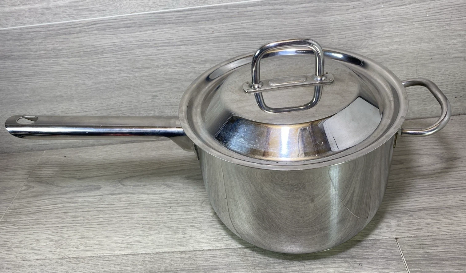 Stainless Steel Pan With Lid. Pre-owned.pot kitchen 20cm diameter