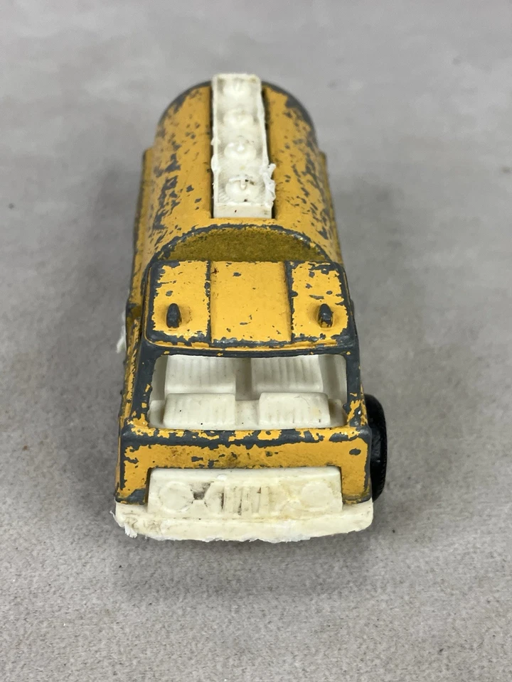 Caminhão-tanque vintage Tootsie brinquedo shell gasolina óleo amarelo década de 1970 4" fundido - Imagem 4 de 4