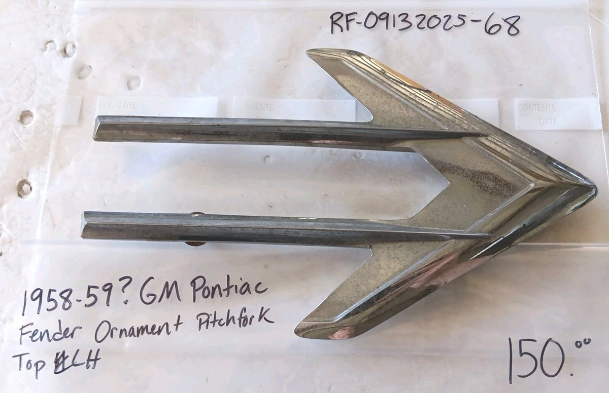 1950’s ビンテージ ホイール ウィング トッパ－ フェンダーオーナメント Original 1958-59(?) GM Pontiac Fender Ornament Pitchfork -Top LH
