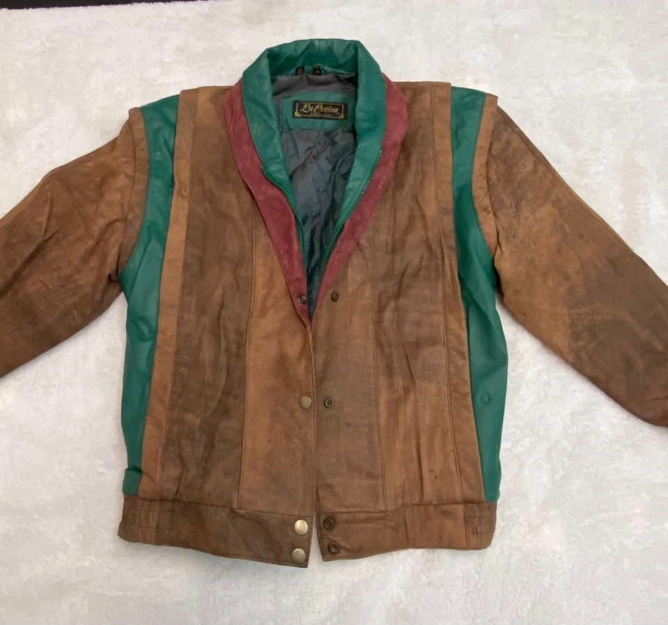 Gabardina de cuero negra con cinturón La Corvina Foto 4 de 4