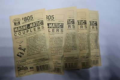 Spur  0, 5x O scale Kadee 805 US couplers,