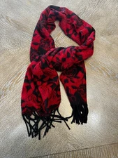 NWT Cejon Black/Red Roses Rectangle Scarf Fringe Acrylic 11”X70” Made In Italy
