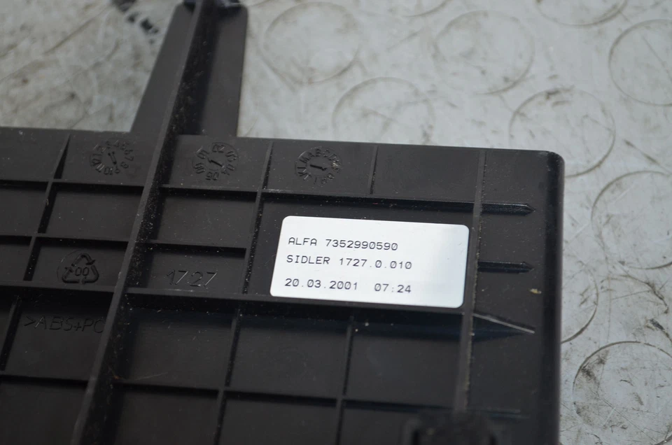 96632- Porta bicchieri Alfa Romeo 147 Dal 2000 al 2010 Cod 7352990590 - Immagine 2 di 4