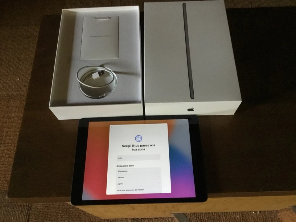 Apple iPad (8th generation) · 128GB · Wi-Fi, foto 2 di 2