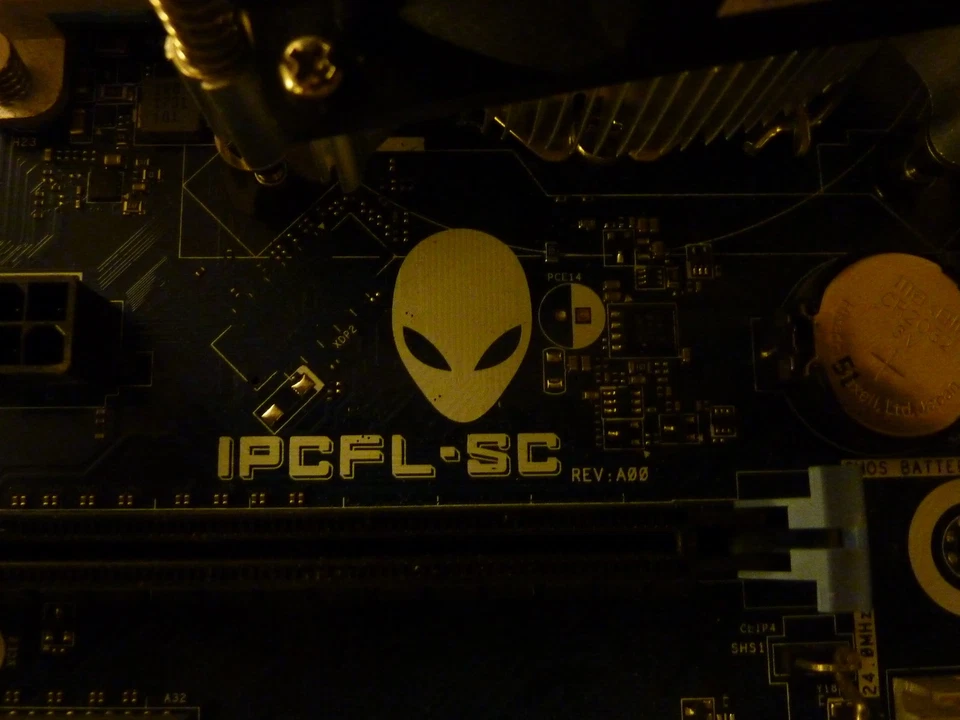 Placa madre Dell Alienware Aurora R7 Z370 IPCFL-SC VDT73 Wifi 16 GB RAM LGA1151 Foto 4 de 4