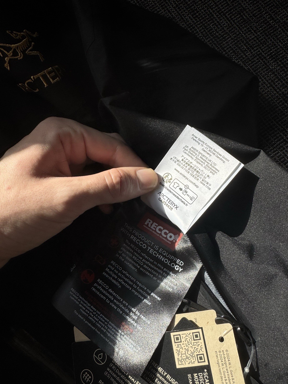 Arcteryx Alpha SV Goretex Pro Jacket 24k Gold Black Mens Large Brand New thumbnail 7