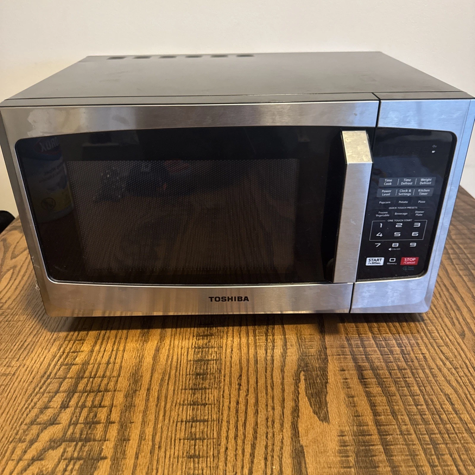 Toshiba EM925A5A-SS 0.9 cu ft 900W Microwave Oven countertop Working