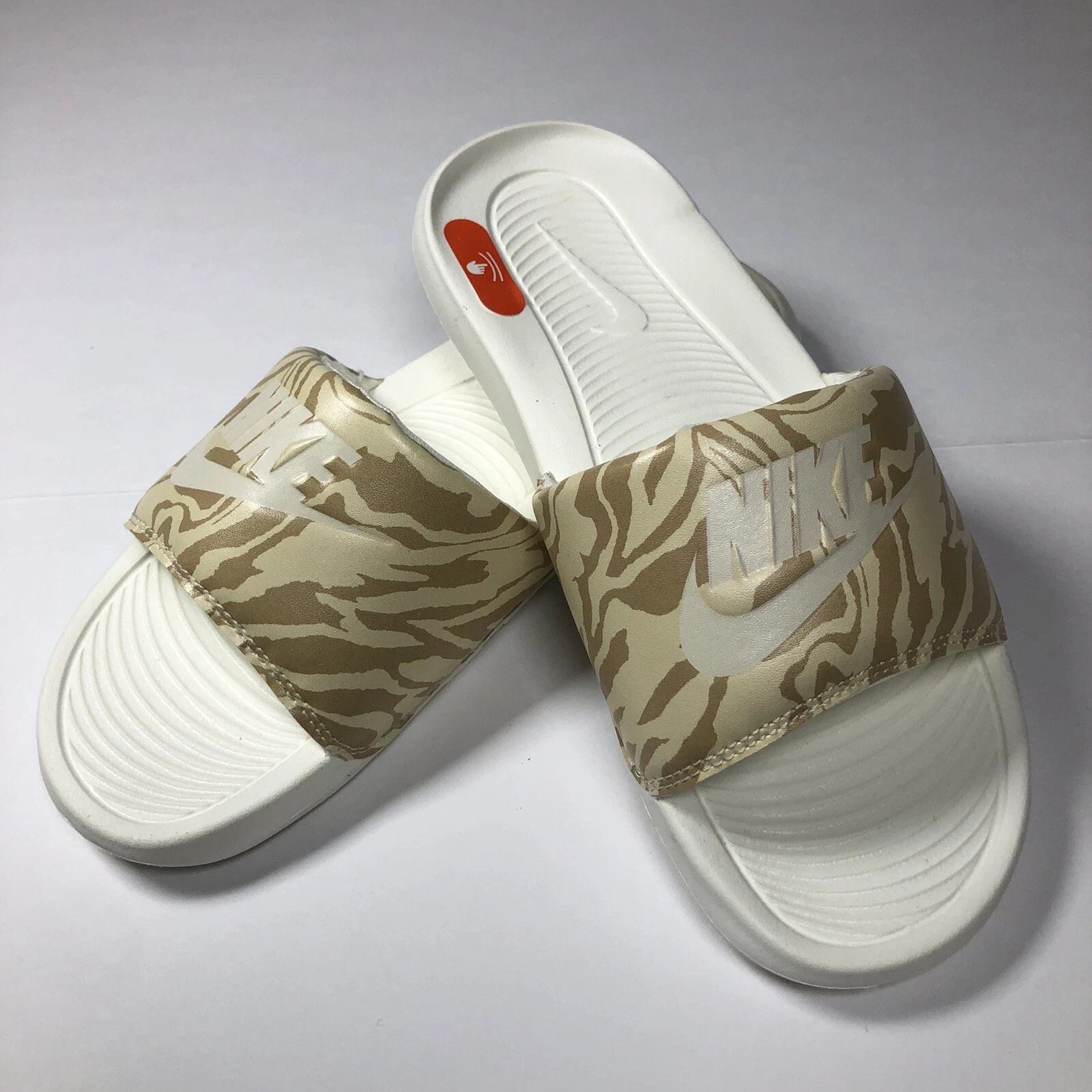 Nike Victori One Slides CN9676 105 Sail Coconut Milk Sesame nuove con etichette da donna taglia 7