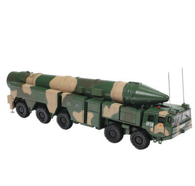 トランペッター DF-21 弾道ミサイルランチャー 1:35 Amazon.com: Trumpeter 1/35 Chinese DF21 Ballistic Missile