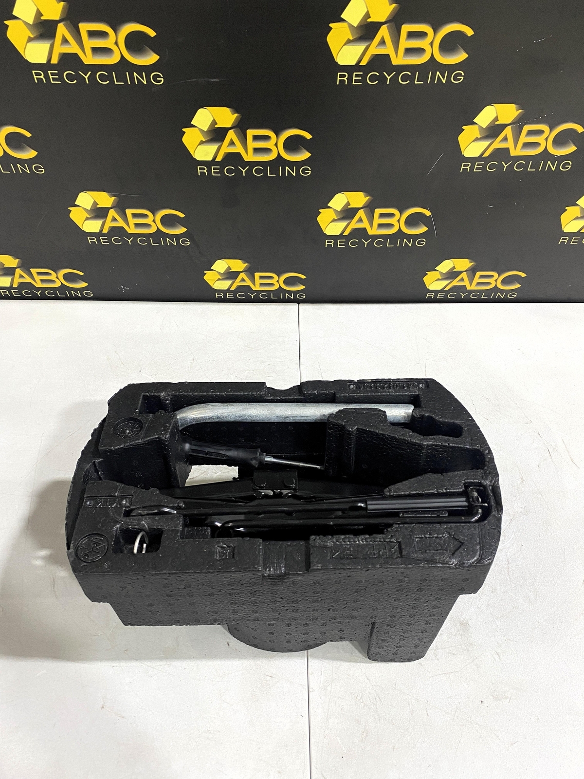 2013 Volkswagen Passat Spare Tire Emergency Scissor Jack & Tools Kit eBay