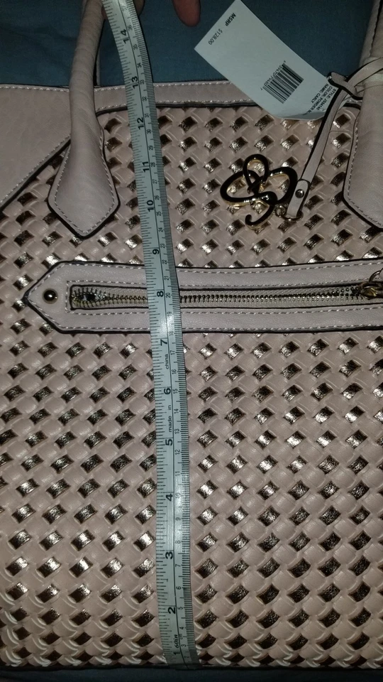 NUEVO CON ETIQUETAS Jessica Simpson🔹️Carly Bolso de Mano Monedero-Polvo Rubor/Oro Rosa Precio de venta sugerido por el fabricante $128 Foto 3 de 4