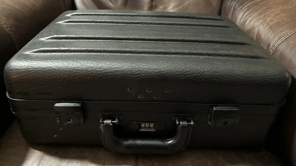 Estuche de herramientas negro resistente Chicago Case Company 18” x 13” x 8” con insertos EE. UU. Foto 2 de 4