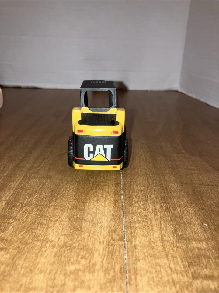 Norscot 1/32(?) Scale Diecast 55036 Cat 226 Skid Steer Loader Collectible - Image 2 of 4