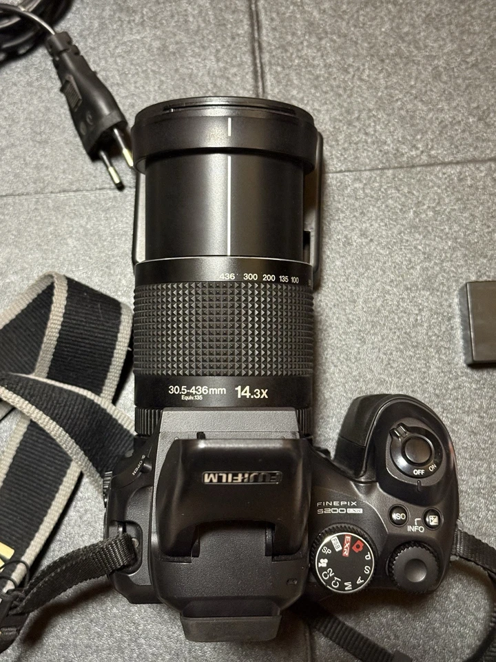 FUJIFILM FINEPIX S200 EXR Appareil Photo Numérique - Photo 3/4