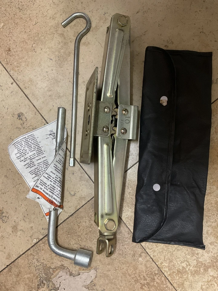 1999 - 2000 - 2001 - 2002 - 2003 - 2004 - 2005 铃木 Vitara 轮胎插孔和工具 — 第 4/4 张图片