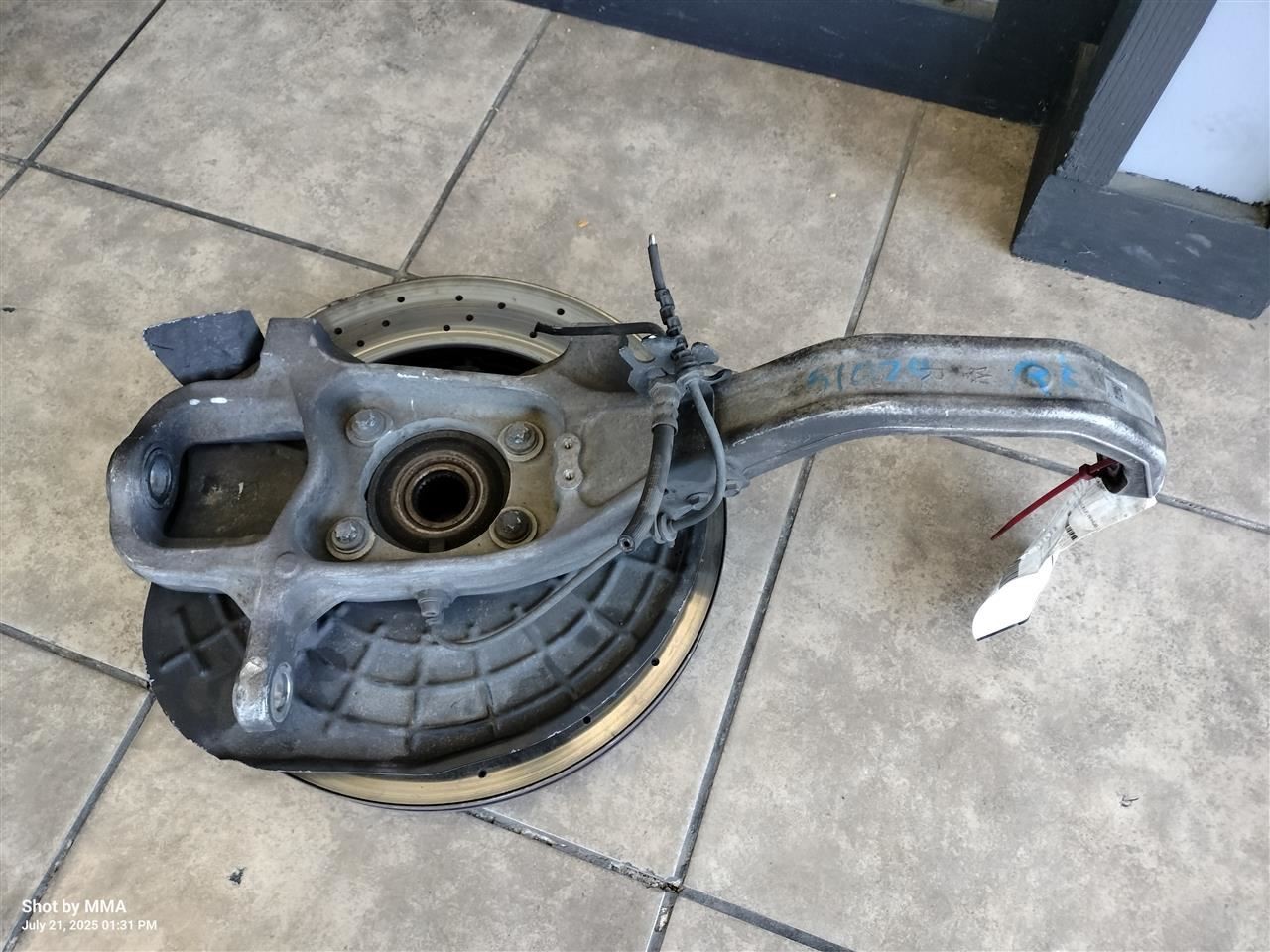 RIGHT FRONT SPINDLE KNUCKLE OEM 2016 MASERATI GHIBLI