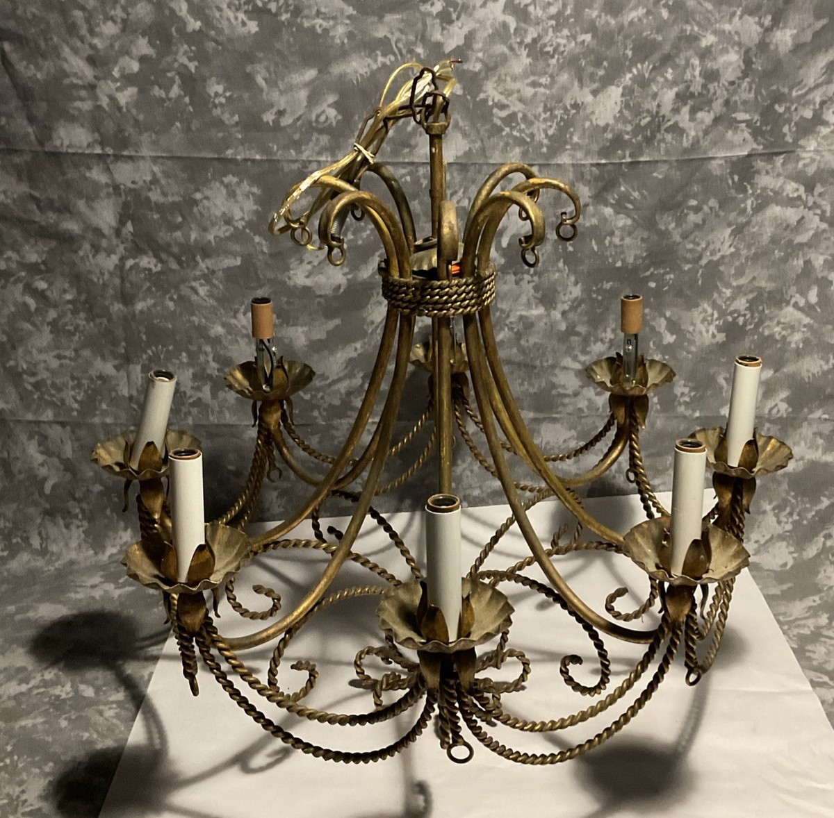 VTG/Antique 8 Bulb 8 Arm Brass Chandelier Light Fixture - 21” H X