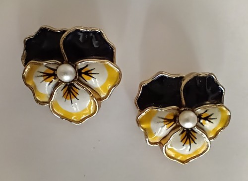 Vintage PAIR of Enamel Painted PANSY Flower Faux Pearl SCATTER Brooch Pin (2 PC)