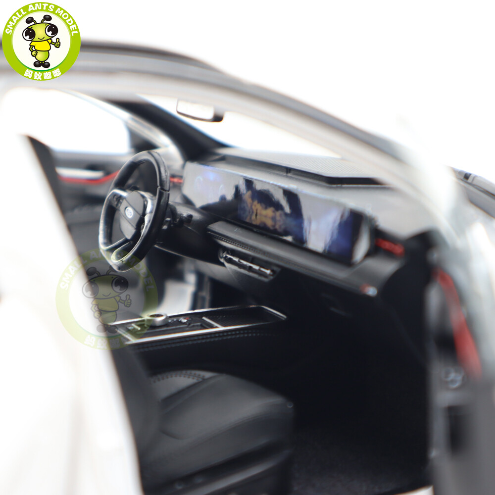Modellino Auto Ford EVOS 2022 Scala 1:18, Diecast Bianco, Nuovo Senza Scatola, Regalo