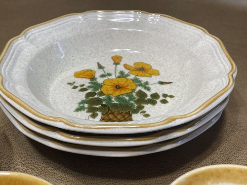 Vintage Mikasa Garden Club Petunias Set, 3 Plates, 3 Bowls, 3 Saucers, 2 Mugs - Picture 4 of 10