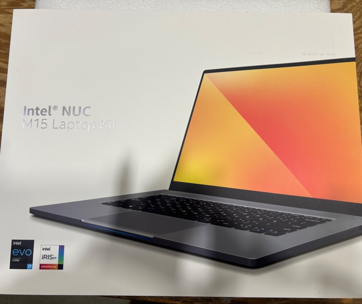 ノートPC Intel NUC M15 Laptop Kit i7 1165G7 Intel NUC M15 Laptop, 15.6