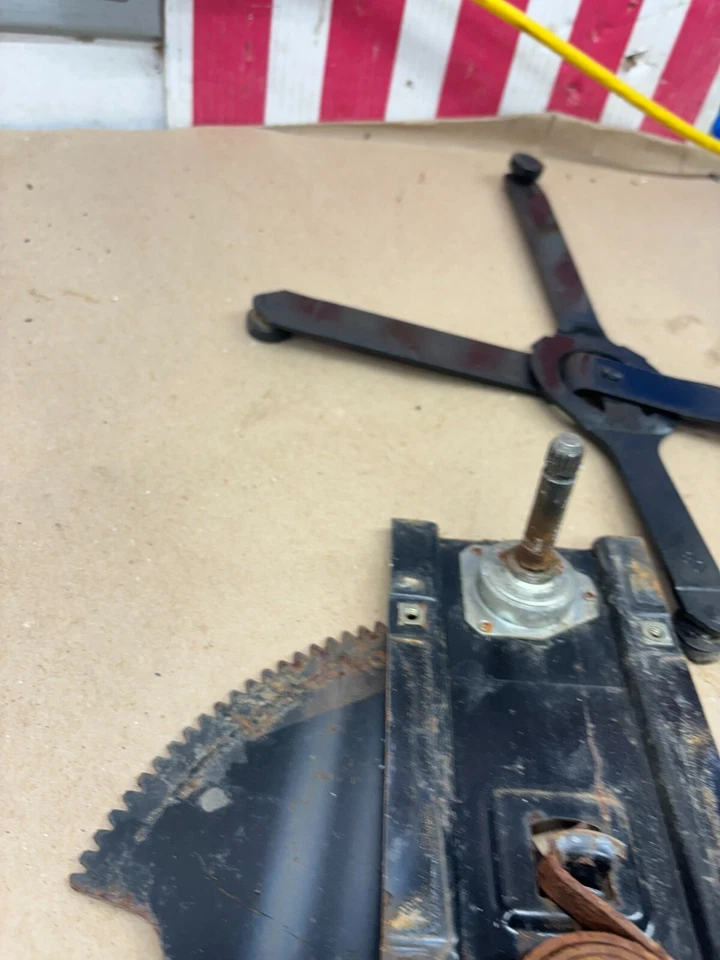 1981 1987 1991 CHEVROLET TRUCK C10 K10 Squarebody Manual Window Regulators OEM - Image 3 of 4