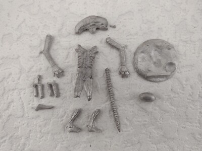 Oz Artwork Alien Xenomorph Metall Mini Modellbausatz 1981 von Yuji Kaida