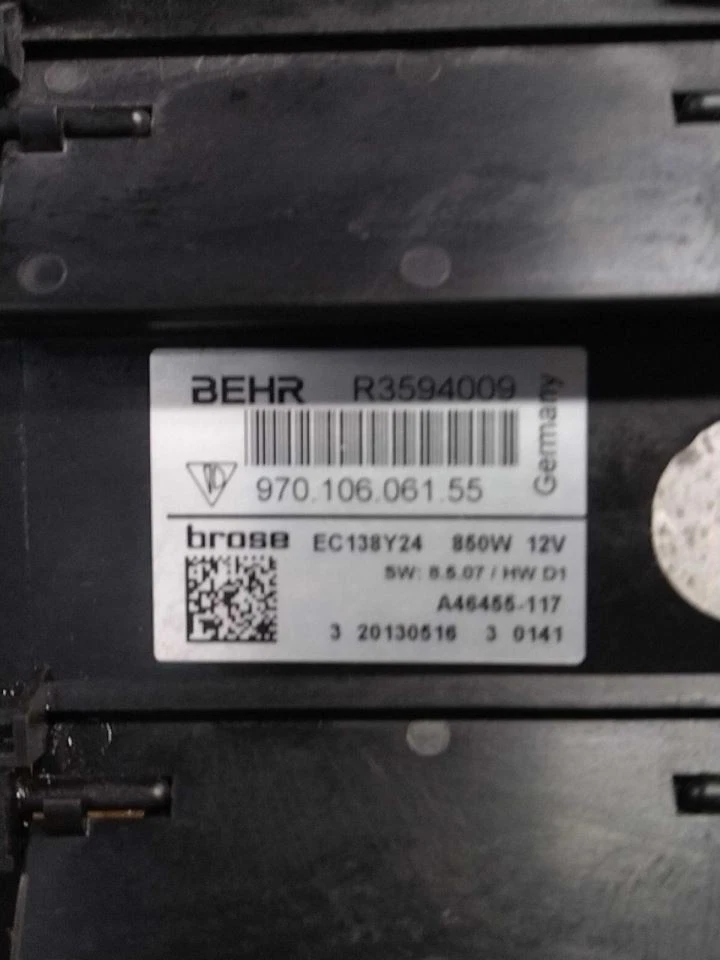 Radiator Fan Motor Fan Assembly Fits 10-16 PORSCHE PANAMERA 579113 — 第 2/4 张图片