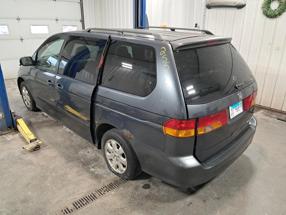 Guardabarros delantero izquierdo usado se adapta a: Honda Odyssey 2004 delantero izquierdo grado A Foto 2 de 4