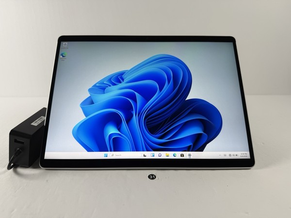 Microsoft Surface Pro 8 (1982) i5-1145G7 - 16GB RAM - 256GB 120Hz - Win 11 Pro