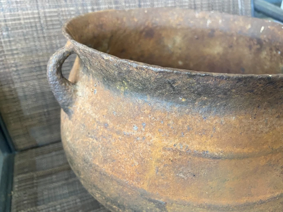 Antique 1800's Cast Iron 2 Gallon Cauldron 3 Footed Marked K - Image 4 of 4