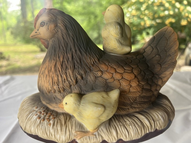Vintage Matted MIC Taiwan Hen And Two Chicks Porcelain Figurine Chicken