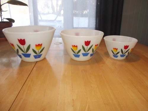 Lot of 3 Vintage Fire King Milk Glass Tulip Nesting Mixing Bowls 6,5/8,5/9,5"