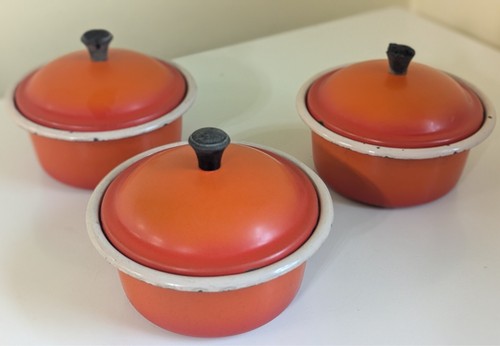 VINTAGE ORANGE 2-CUP Capacity Metal Mini Dutch Ovens ENAMELWARE POT & LID Set x3 - Picture 3 of 12