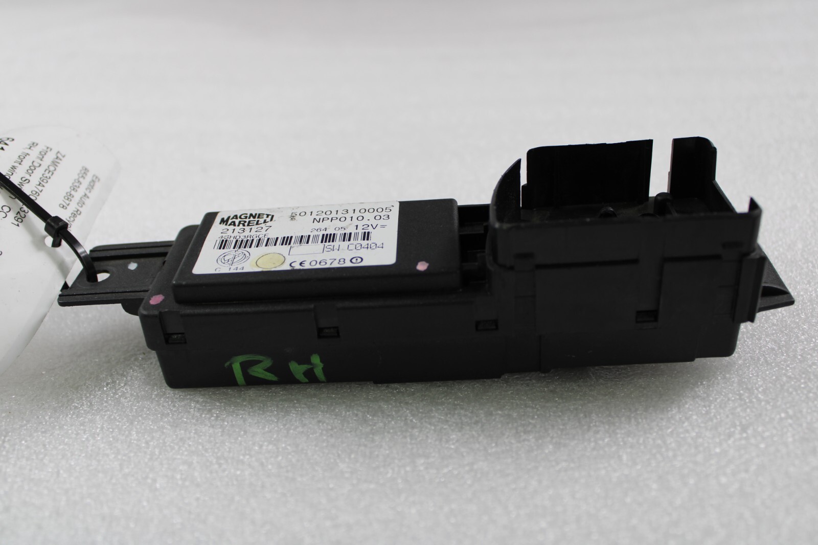 2006 Maserati Quattroporte, RH, Front Door Window Switch, Used, P/N 213127