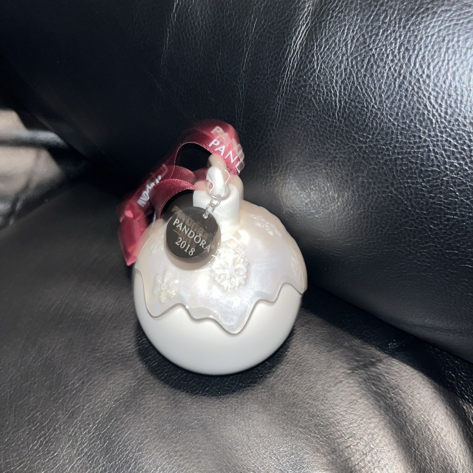 Pandora Limited Edition 2018 Christmas Holiday Snowflake Porcelain