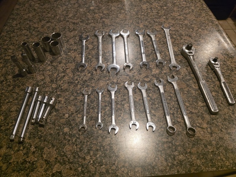 Large Vintage lot CRAFTSMAN  V =V= Series Tool Lot Ratchet wrench sockets USA -