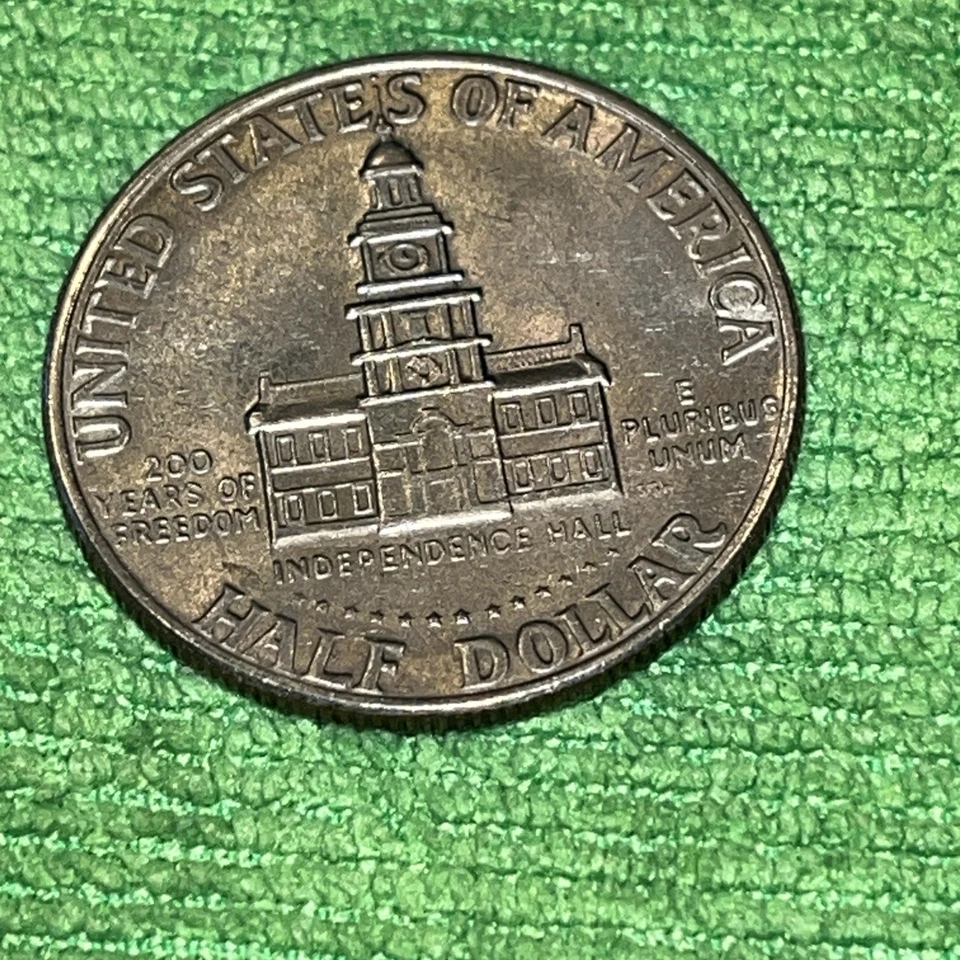 1776-1976 kennedy half dollar -D Mint Mark. Bicentennial Half Roller. - Image 4 of 4