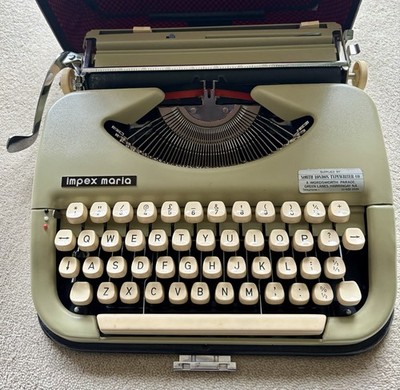 Schöne Vintage 70er Jahre Impex Maria Pistazie Schreibmaschine mit Original Koffer